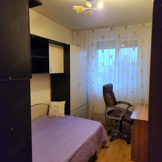 Apartament cu 3 camere decomandat în Exterior Vest