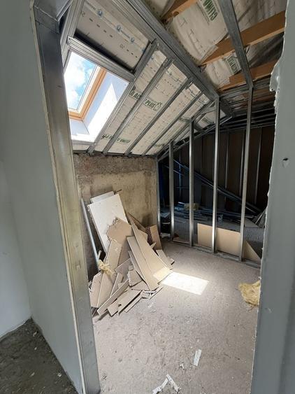 Casă cu 4 camere în Clăbucet