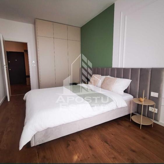 Apartament cu 3 camere semidecomandat în Aradului