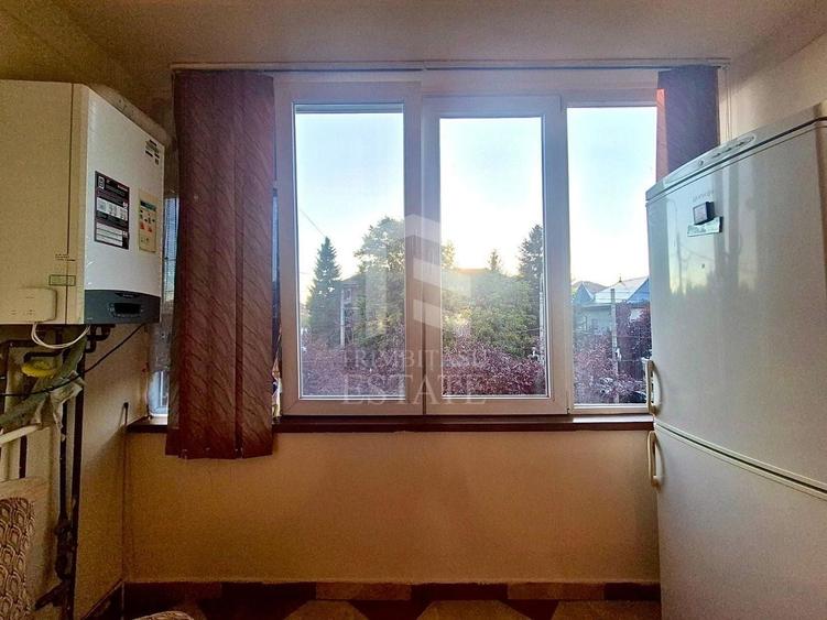 Apartament cu 3 camere semidecomandat în Complex Studențesc