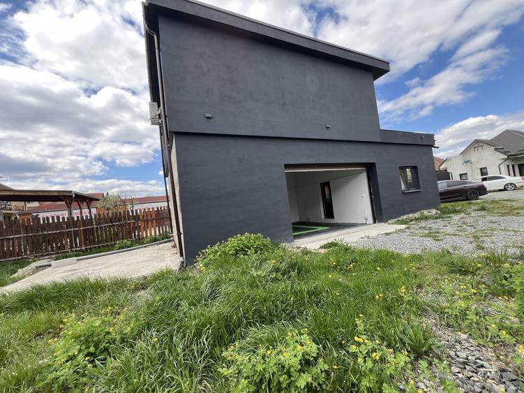 Casă individuală cu 3 camere cu Canalizare în Florești