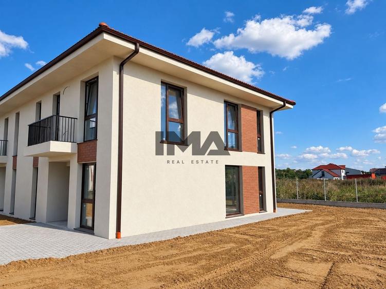 Duplex cu 5 camere cu Canalizare în Chinteni