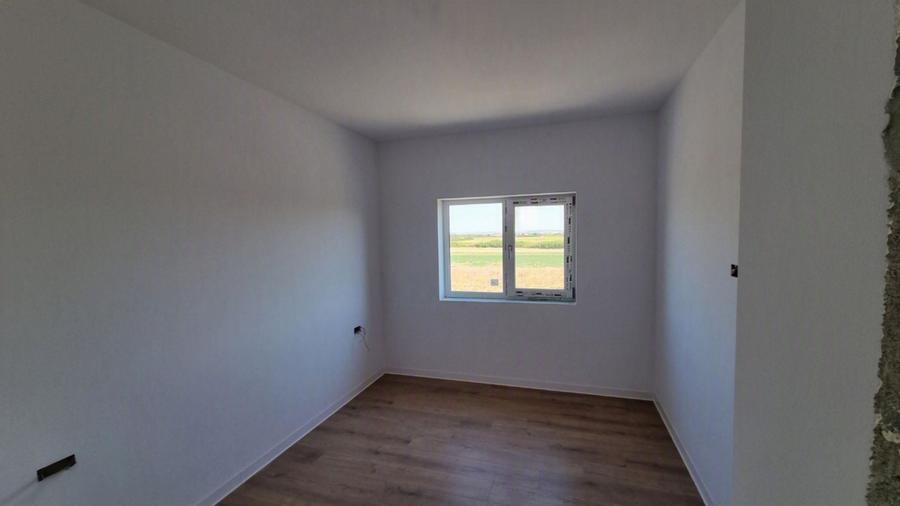 Duplex cu 3 camere cu Canalizare în Remetea Mare