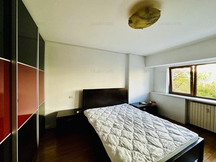 Apartament cu 4 camere decomandat în Decebal