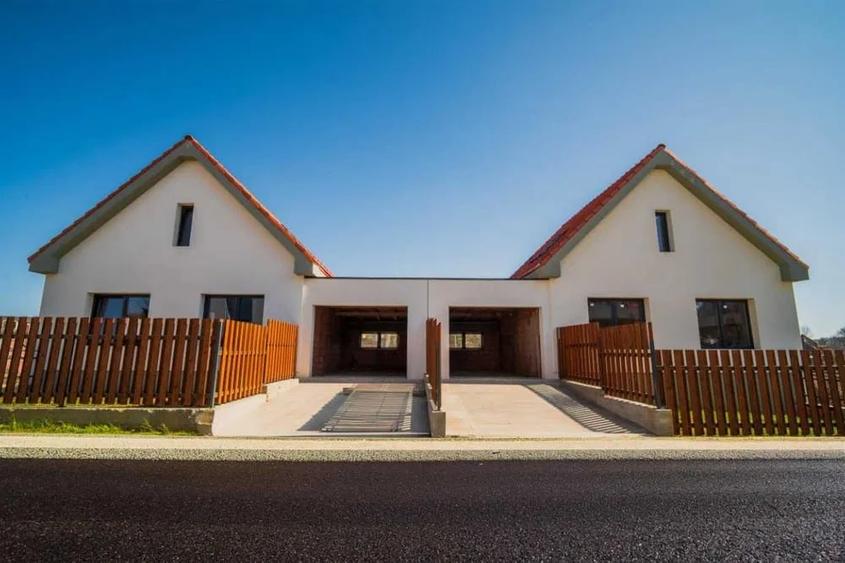 Casă individuală cu 6 camere cu Teren 523 Mp în Sălicea