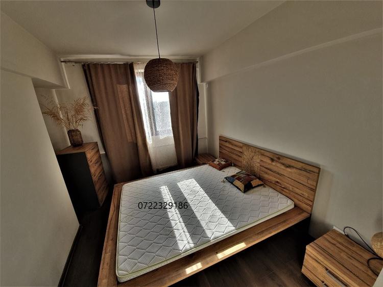 Apartament cu 3 camere semidecomandat în Tineretului