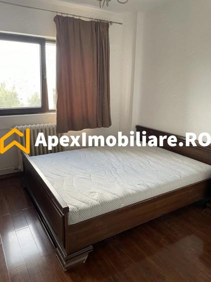 Apartament cu 3 camere semidecomandat, mobilat în Titan