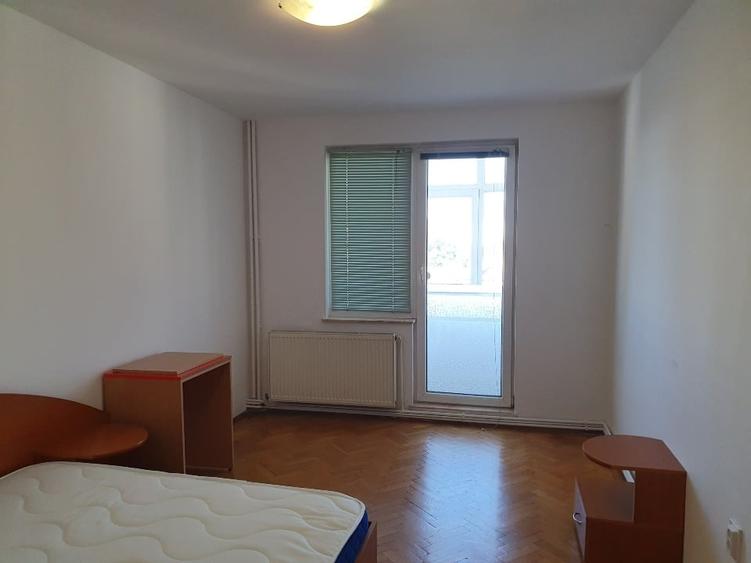 Apartament cu 3 camere decomandat, mobilat în Central