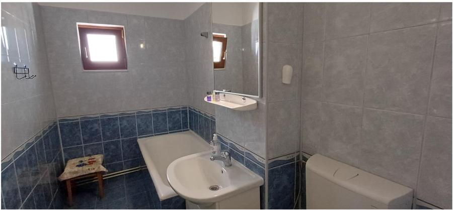 Apartament cu 3 camere decomandat, mobilat în Județean