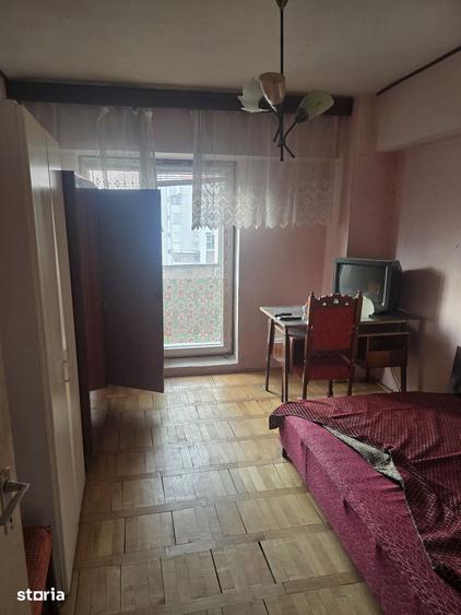 Apartament cu 3 camere în Calea București