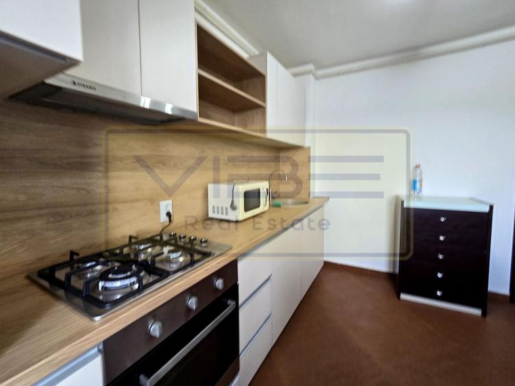 Apartament cu 4 camere decomandat, mobilat în Central