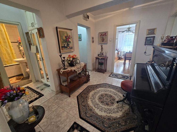 Apartament cu 4 camere decomandat în Colentina