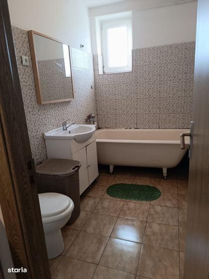 Apartament cu 2 camere decomandat în Rovine