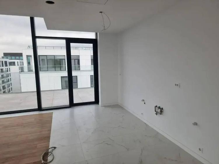 Apartament cu 4 camere decomandat în Cotroceni