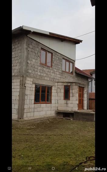 Casă cu 6 camere în Ostrov