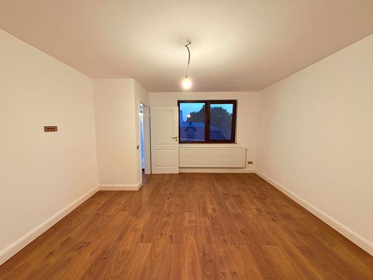 Casă cu 4 camere cu Teren 180 Mp în Domenii