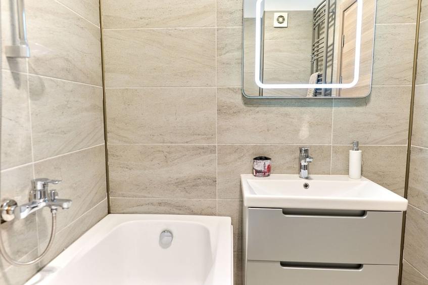 Apartament cu 3 camere decomandat în Mamaia-Sat
