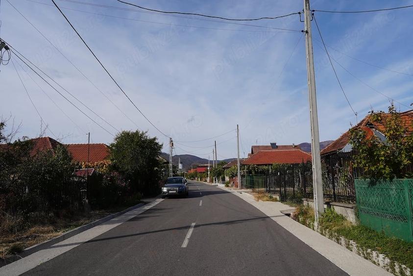 Casă cu Teren 1200 Mp în Runcu