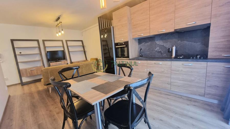 Apartament cu 3 camere decomandat, mobilat în Central