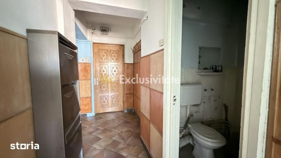 Apartament cu 4 camere semidecomandat în Central