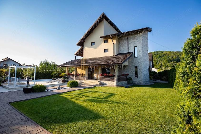Casă cu Teren 1700 Mp în Central