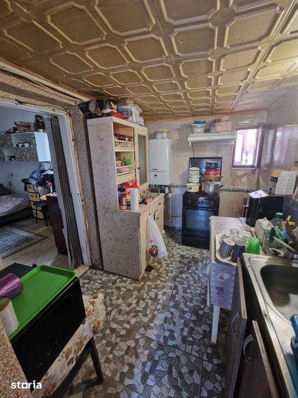 De vanzare casa in Roman din caramida, teren de 458 mp, Pret 78000euro - 3