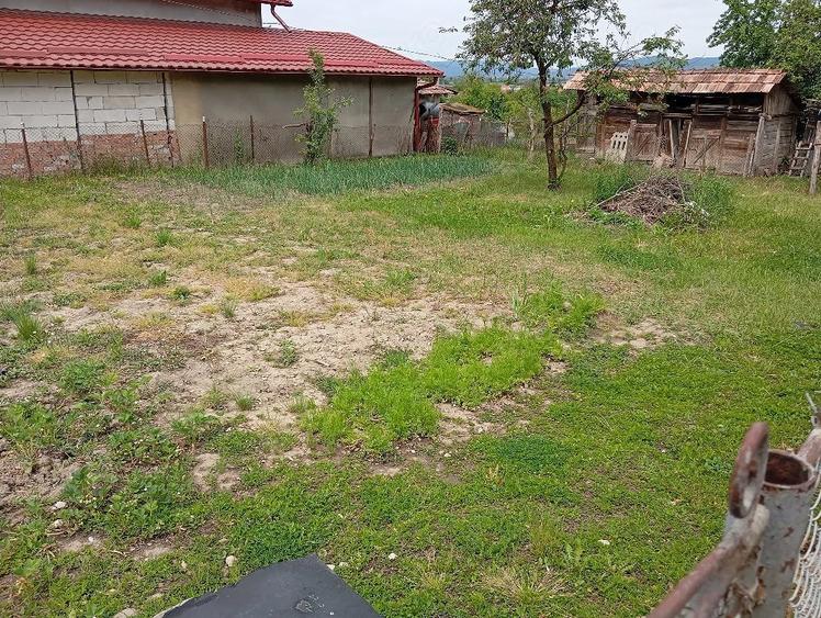 Casă cu 2 camere cu Teren 1843 Mp în Urișor