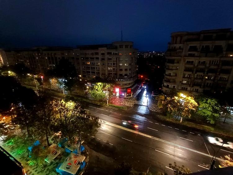Garsonieră decomandată în Decebal