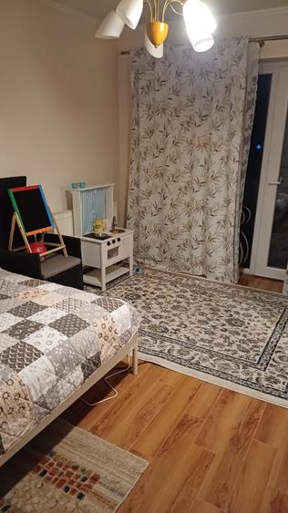 Apartament cu 3 camere decomandat în Pajura