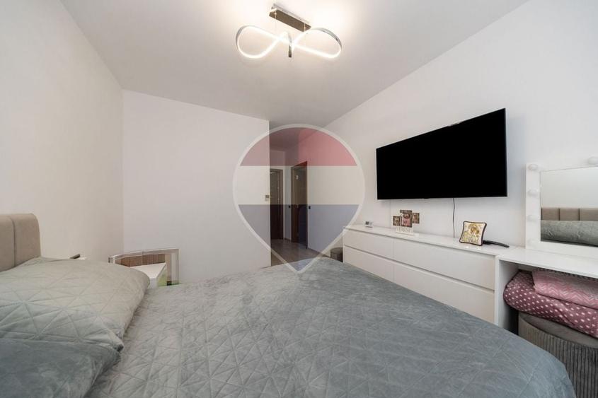 Apartament cu 2 camere decomandat în Tractorul