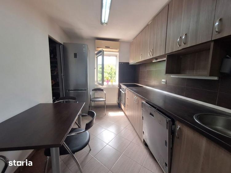 Apartament cu 2 camere semidecomandat, mobilat în Est