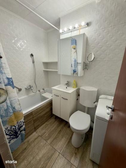 Apartament cu 3 camere semidecomandat, mobilat în Ștefan cel Mare