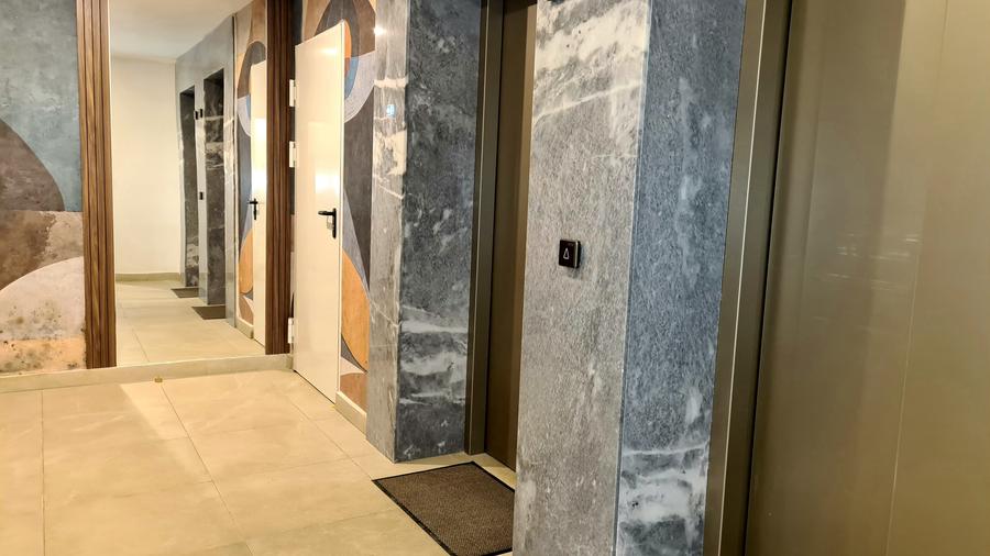 Apartament cu 2 camere semidecomandat în Brașovul Vechi