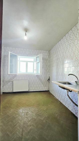 Apartament cu 3 camere decomandat în Dristor