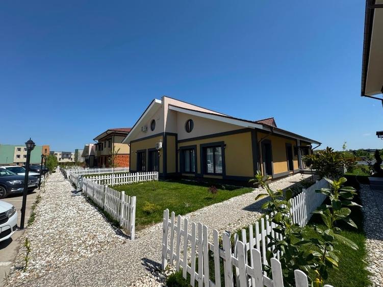 Duplex cu 5 camere cu Teren 600 Mp în Odăi