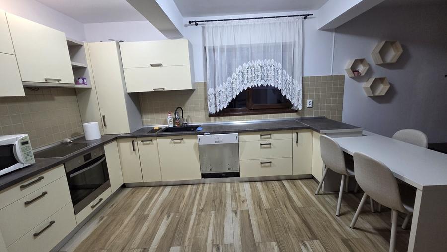 Casă cu 4 camere cu Teren 250 Mp în Florești