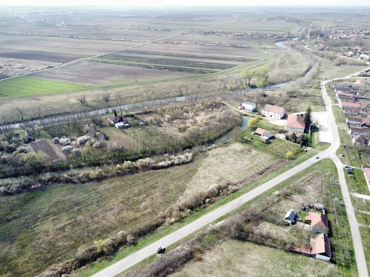 Teren agricol intravilan de 22500 mp, în Balinț