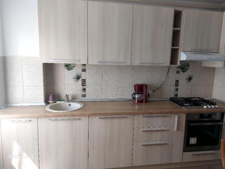 Apartament cu 2 camere semidecomandat, mobilat în Răcădău