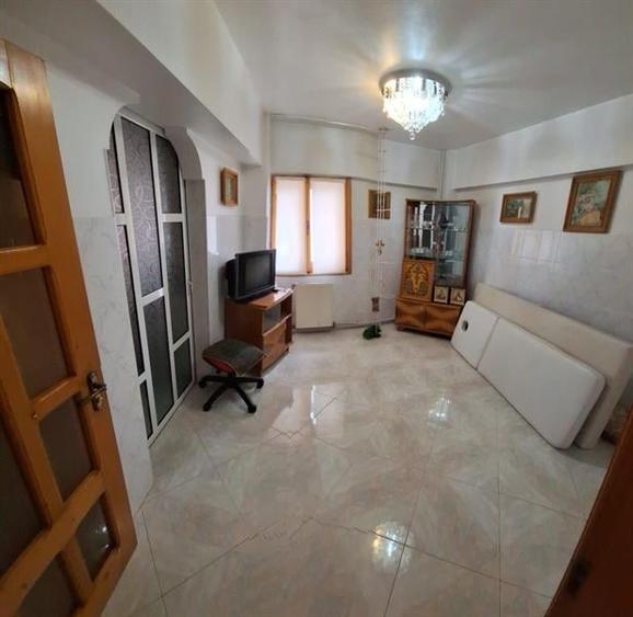 Apartament cu 4 camere decomandat în Burdujeni