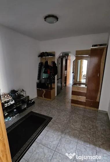 Apartament cu 3 camere decomandat în Obcini