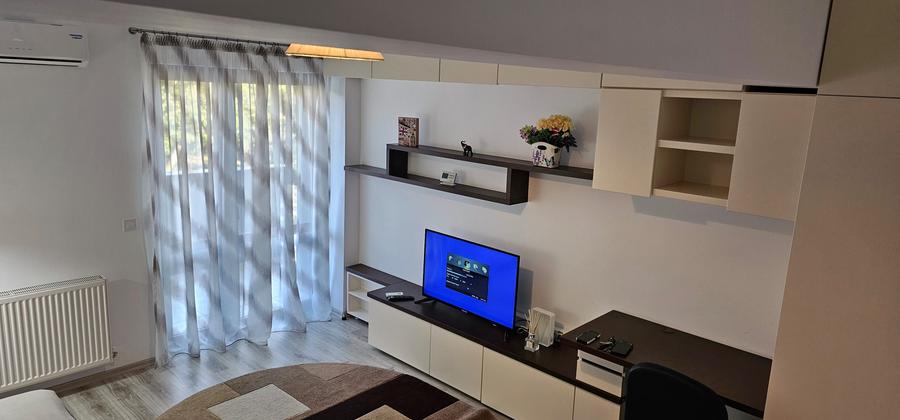 Garsonieră decomandată în Central