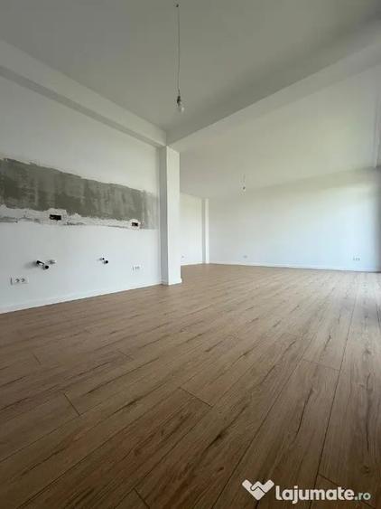 Casă cu 5 camere cu Teren 60 Mp în Pipera