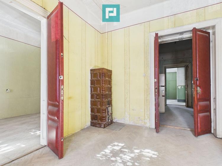 Casă individuală cu 15 camere cu Canalizare în Central