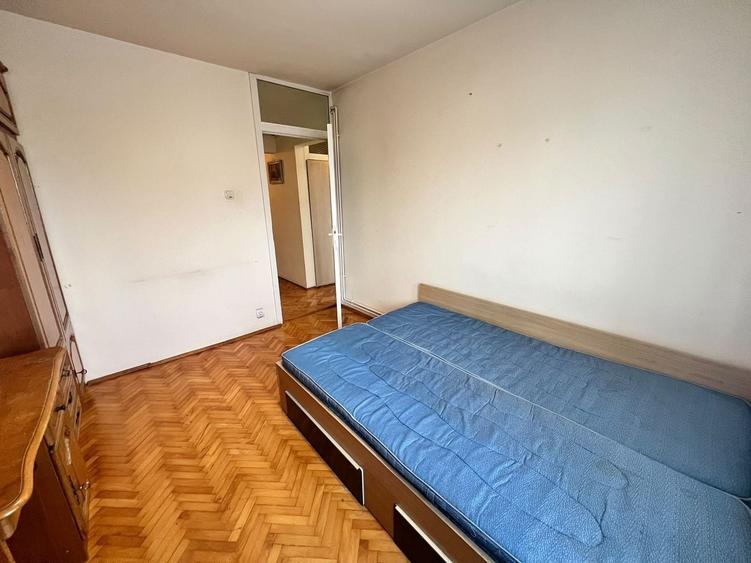 Apartament cu 3 camere decomandat, mobilat în Între Lacuri