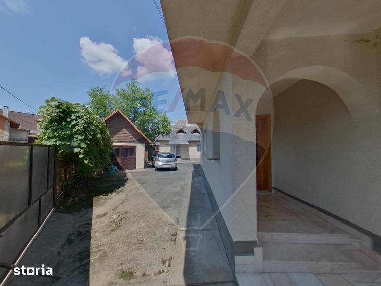 Casă cu 8 camere cu Teren 2694 Mp în Rona de Sus