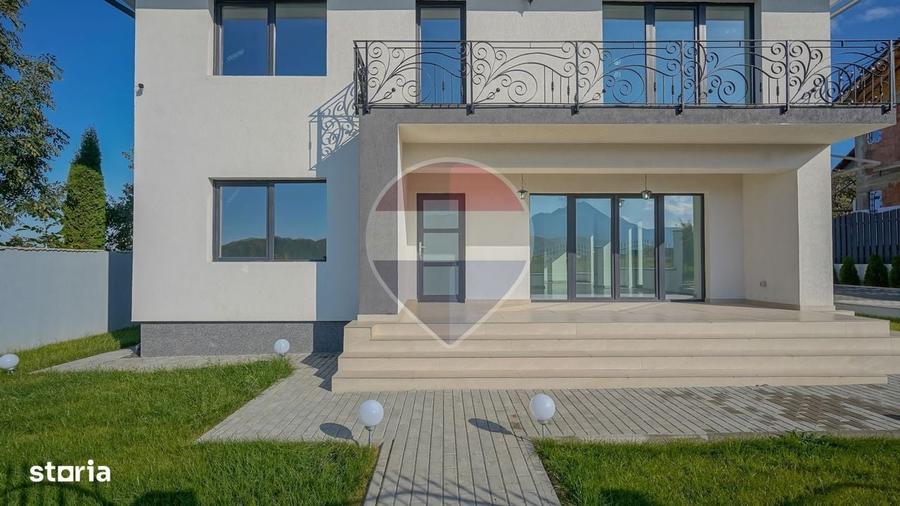 Casă cu 4 camere decomandat în Bunloc