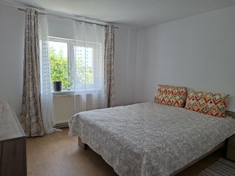 Apartament cu 3 camere decomandat în Steaua