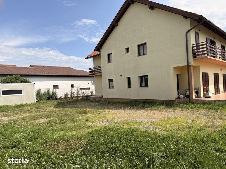 Casă cu 4 camere în Cristian