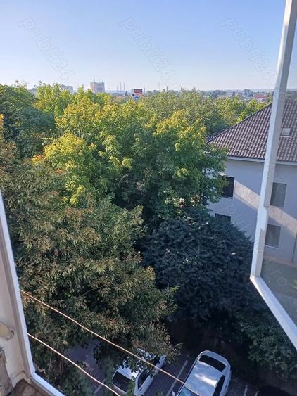 Apartament cu 3 camere decomandat în Tineretului