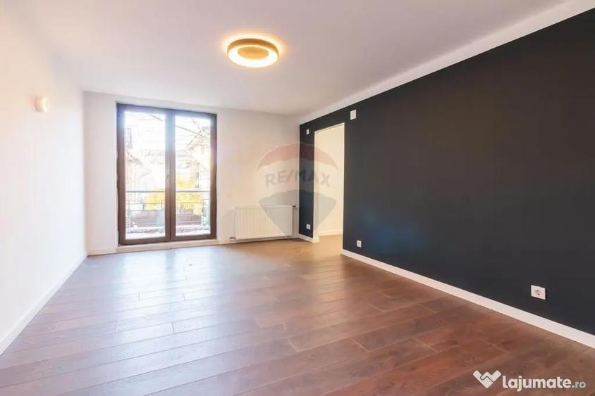 Casă cu 5 camere cu Teren 252 Mp în Corbeanca
